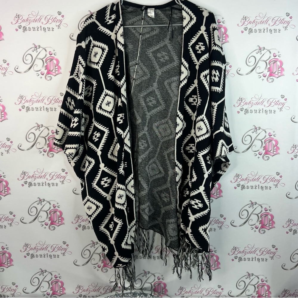 H&M cardigan poncho style fringe tassle Aztec Black and White Patterned Poncho